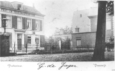 1001539 Gezicht op het Postkantoor in de Dorpsstraat te Vreeswijk.